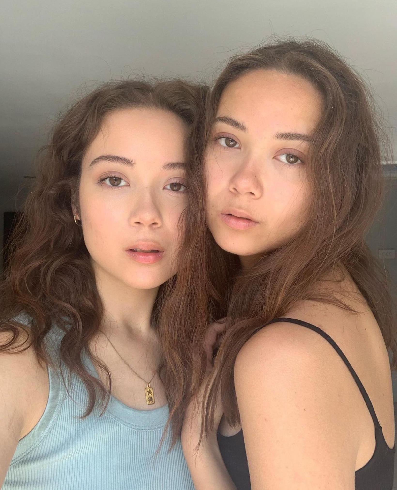 Aussie Twin Sister: The Truth Behind The Viral Images