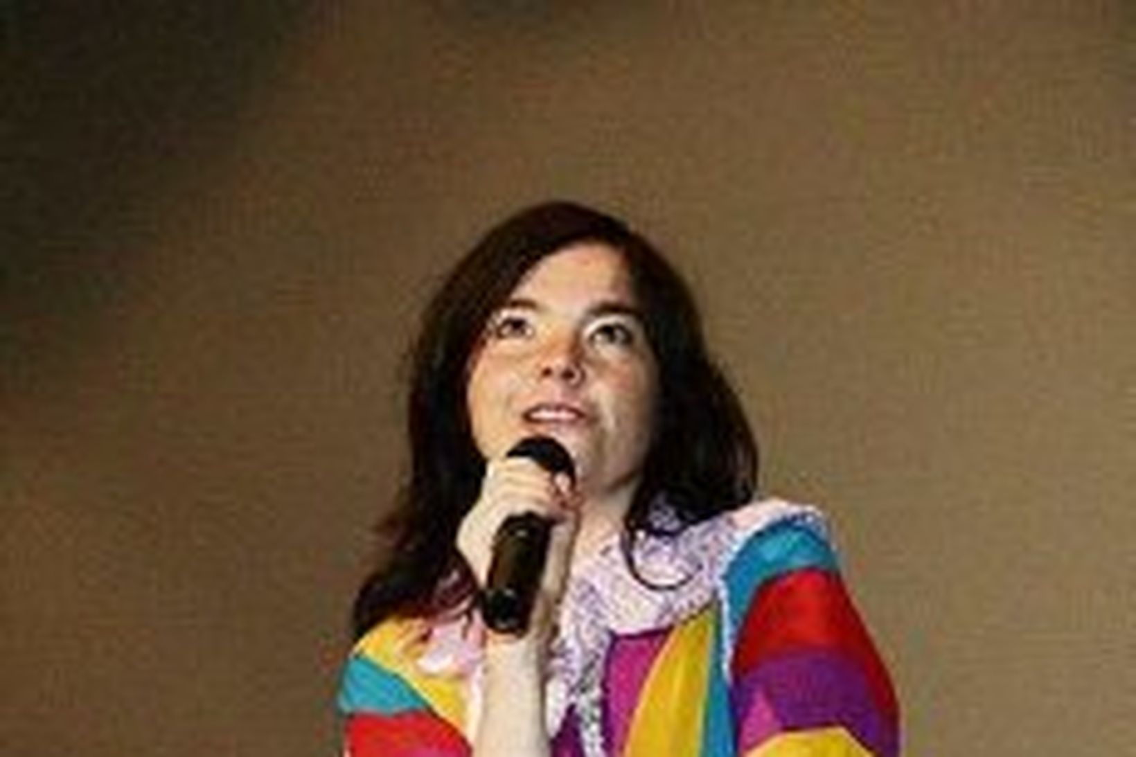 Björk Guðmundsdóttir réðist á ljósmyndara á Nýja Sjálandi.
