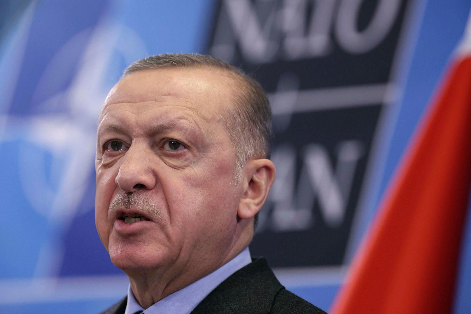 Erdogan, forseti Tyrklands, ávarpar fjölmiðla í gær á blaðamannafundi í …
