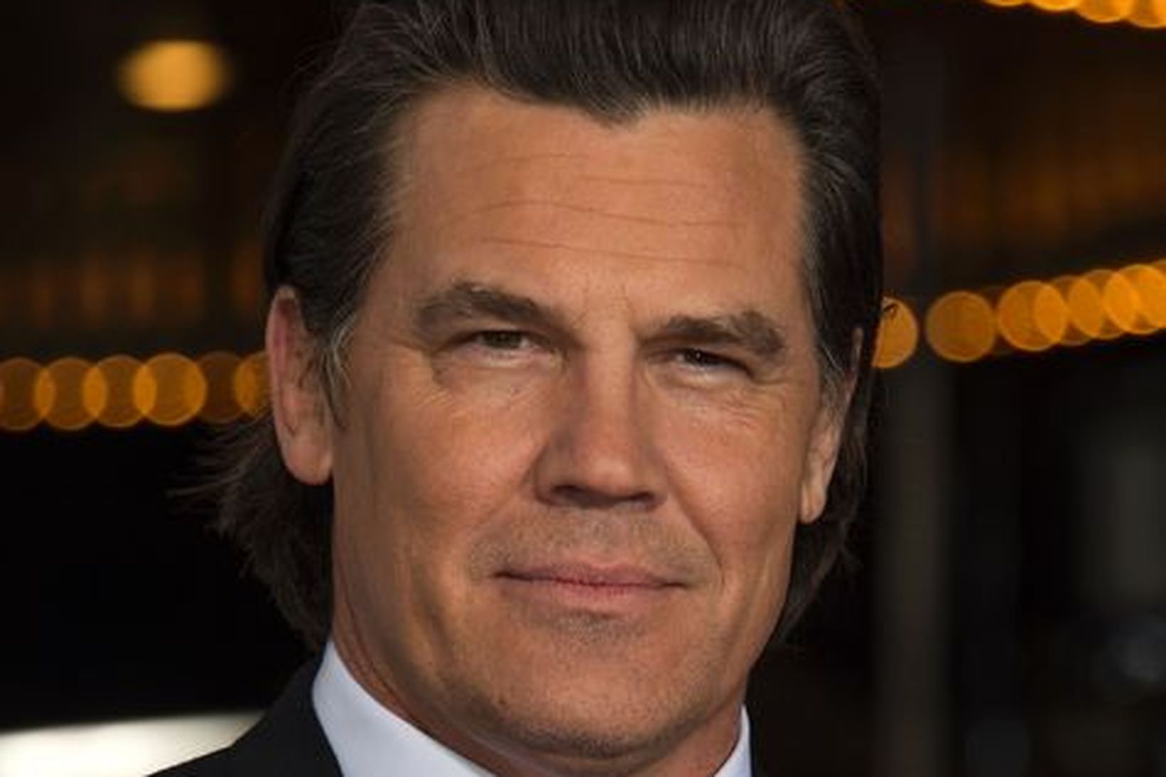 Josh Brolin í fötum.