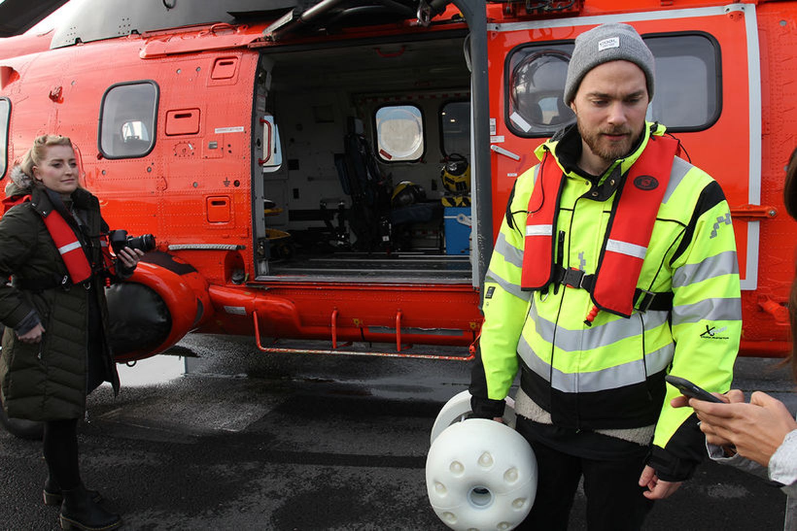 Ásgeir Trausti og hylkið tilbúin til brottfarar.