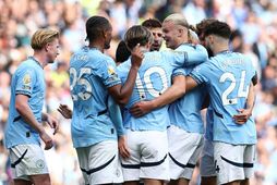 Leikmenn Manchester City fagna eftir að Erling Haaland fullkomnaði þrennu sína í dag.