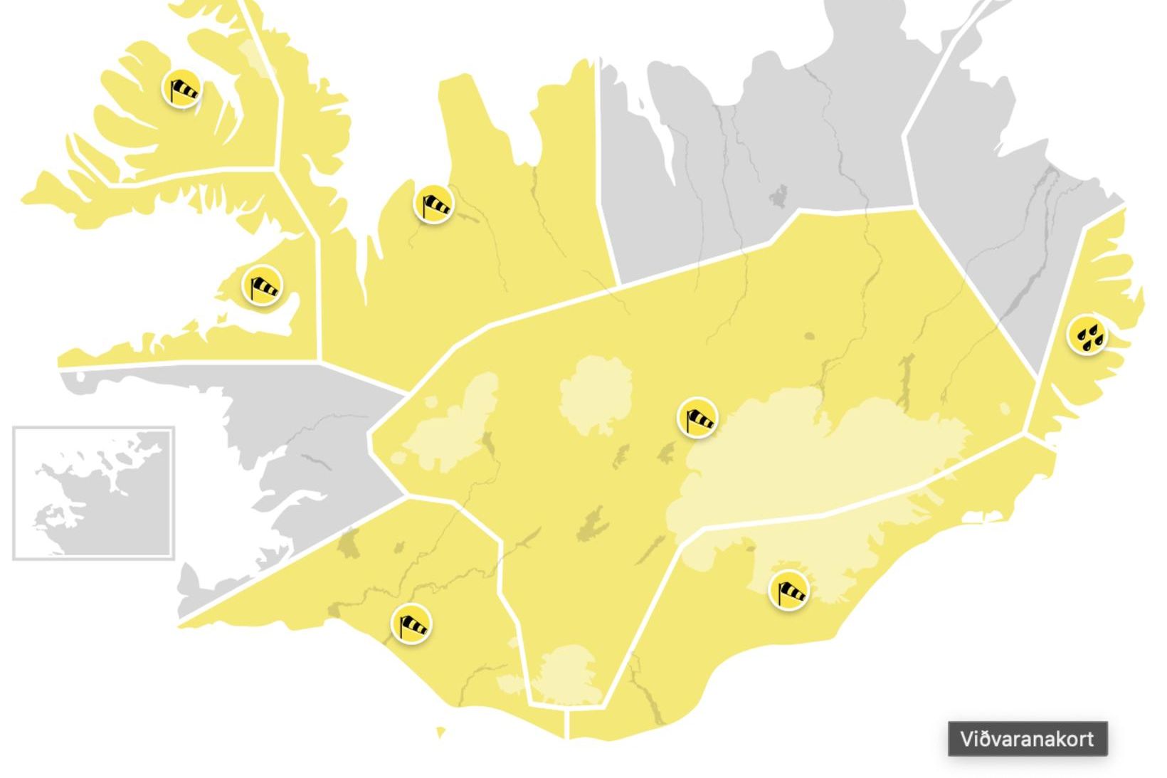 Gular viðvaranir eru í gildi víða um land næsta sólarhringinn.