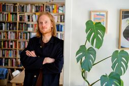 Sverrir Norland rithöfundur er farinn að vinna í banka.
