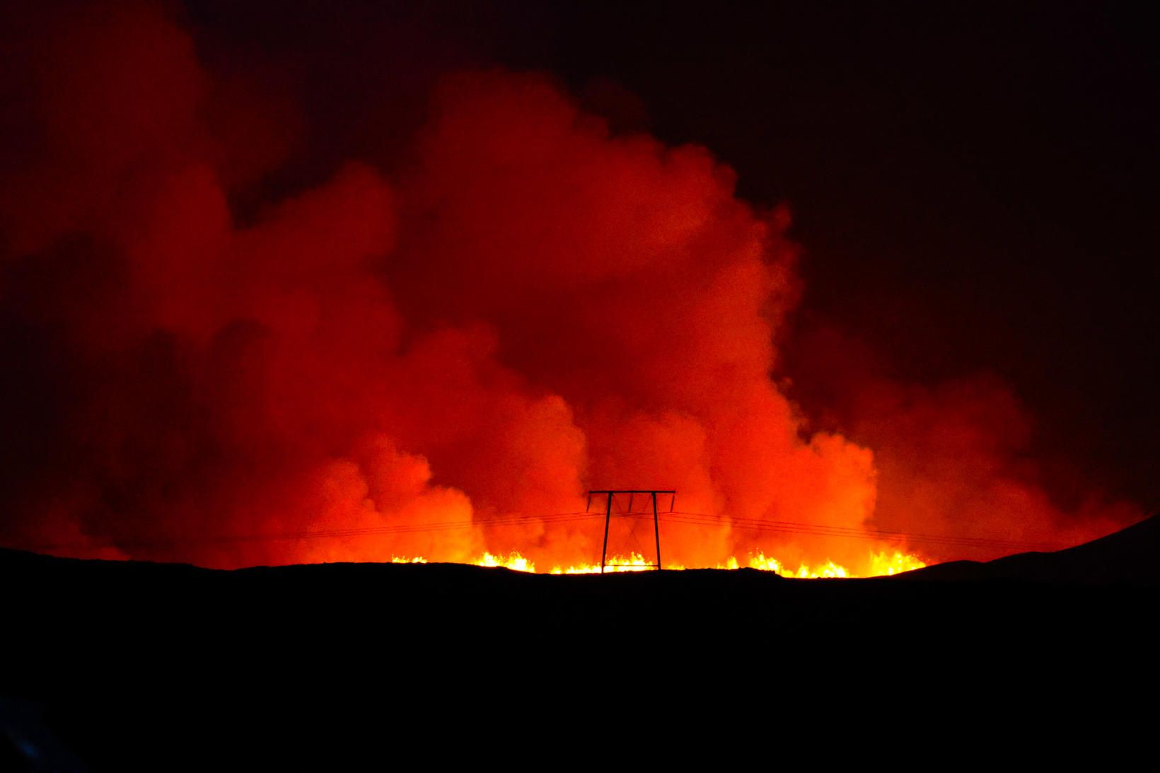 Eldgosið hófst nú á níunda tímanum.