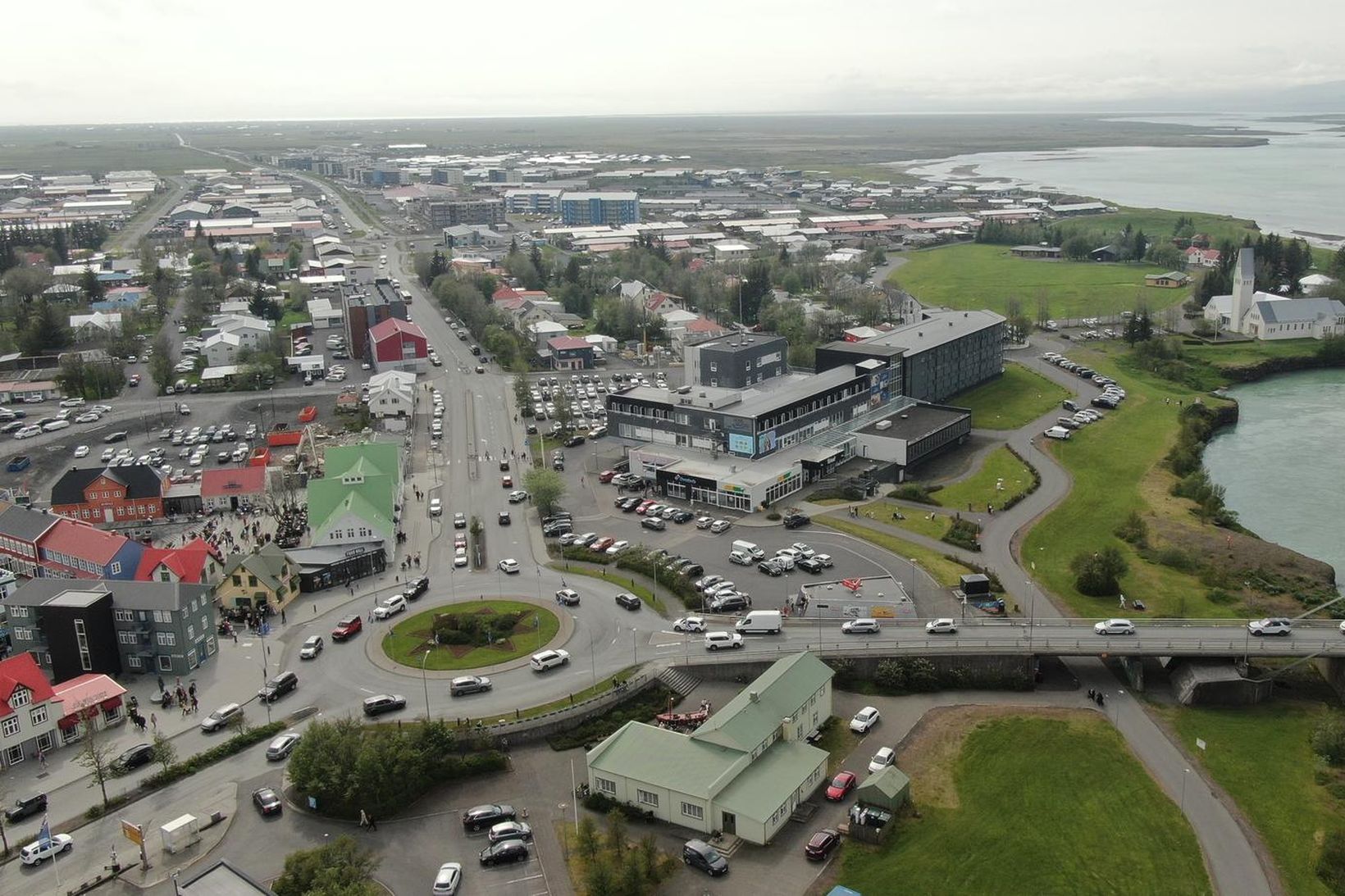 Horft yfir Selfoss. Rannsókn lögreglunnar á Suðurlandi, á andláti ungrar …