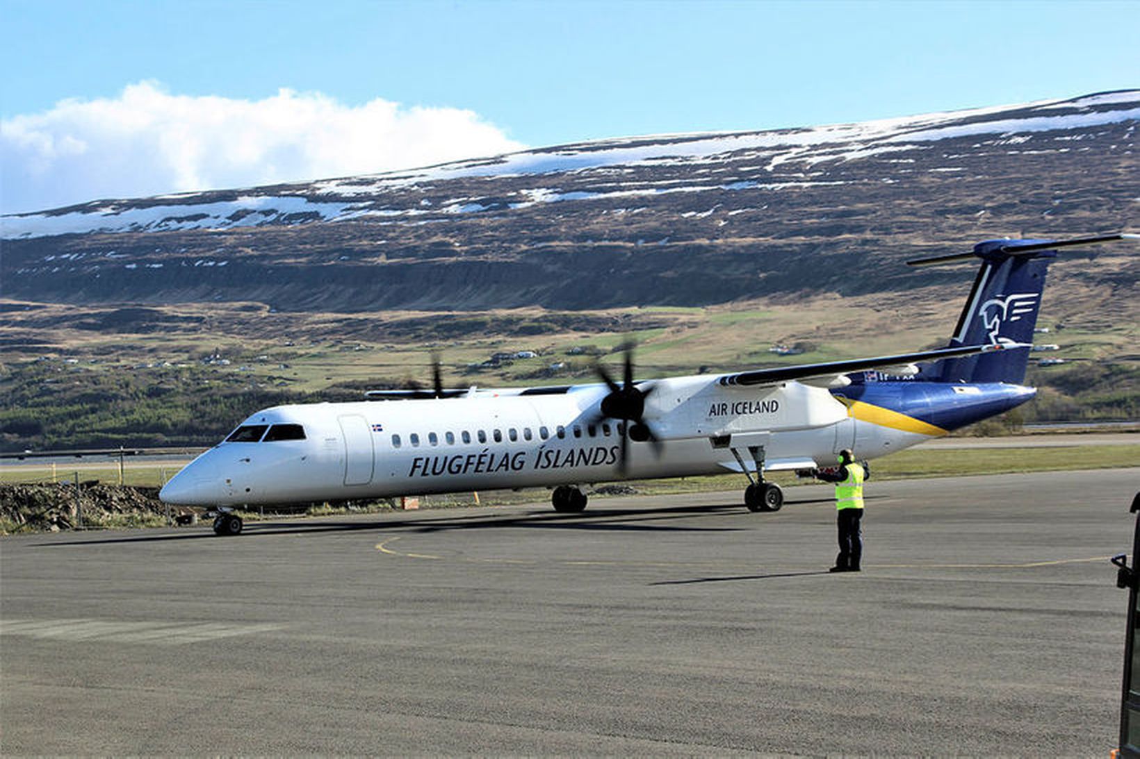 Icelandair flýgur til Dublin og Manchester með Q400 vélum í …
