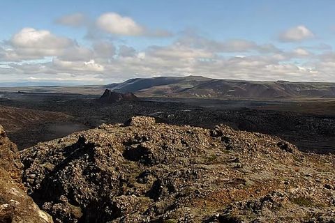 Séð yfir hraunbreiðuna við Sundhnúkagígaröðina.