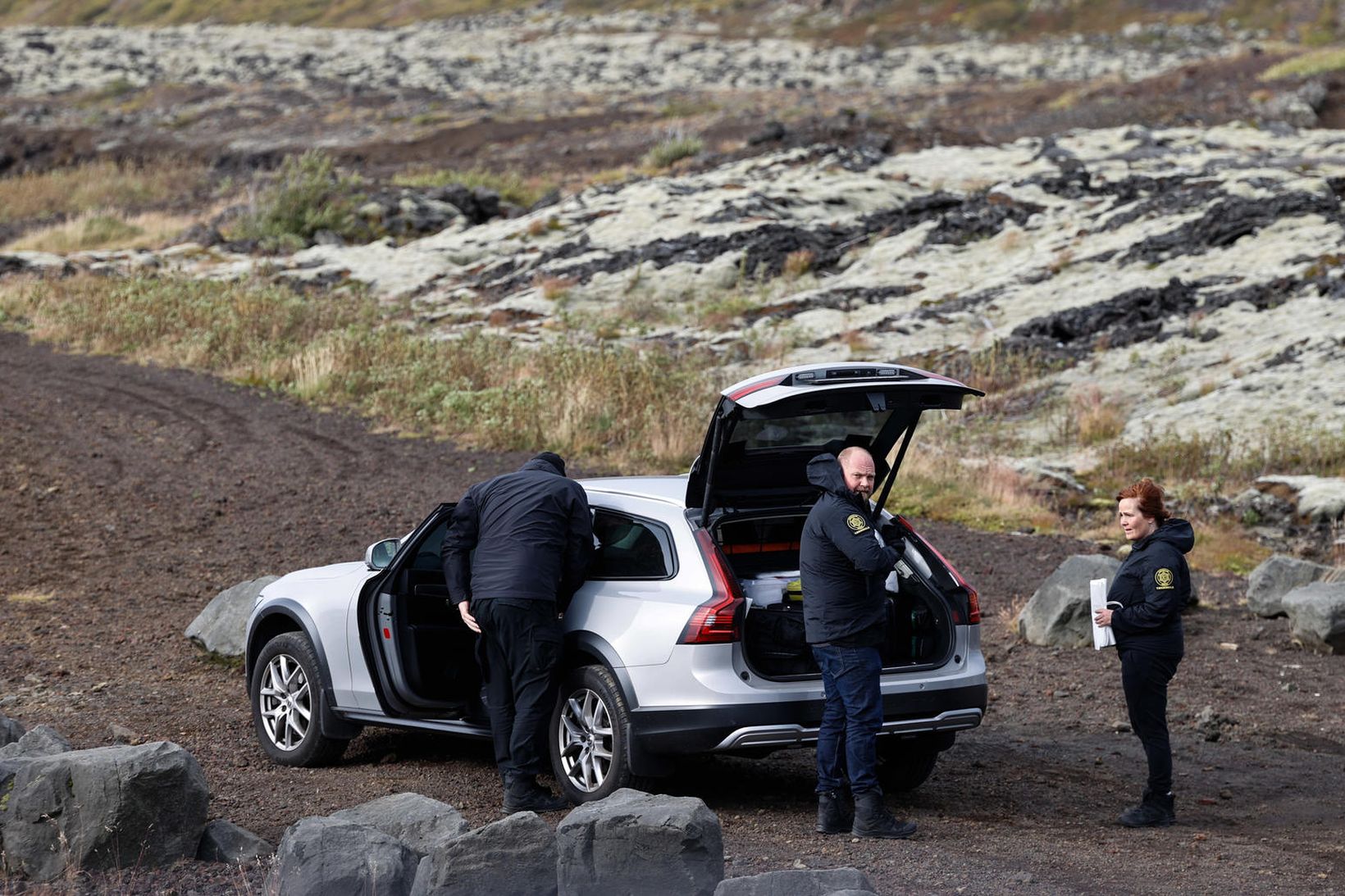 Lögreglubíll á vettvangi nærri Vatnsskarði á Sveifluhálsi, norðan Kleifarvatns. Karlmaður …