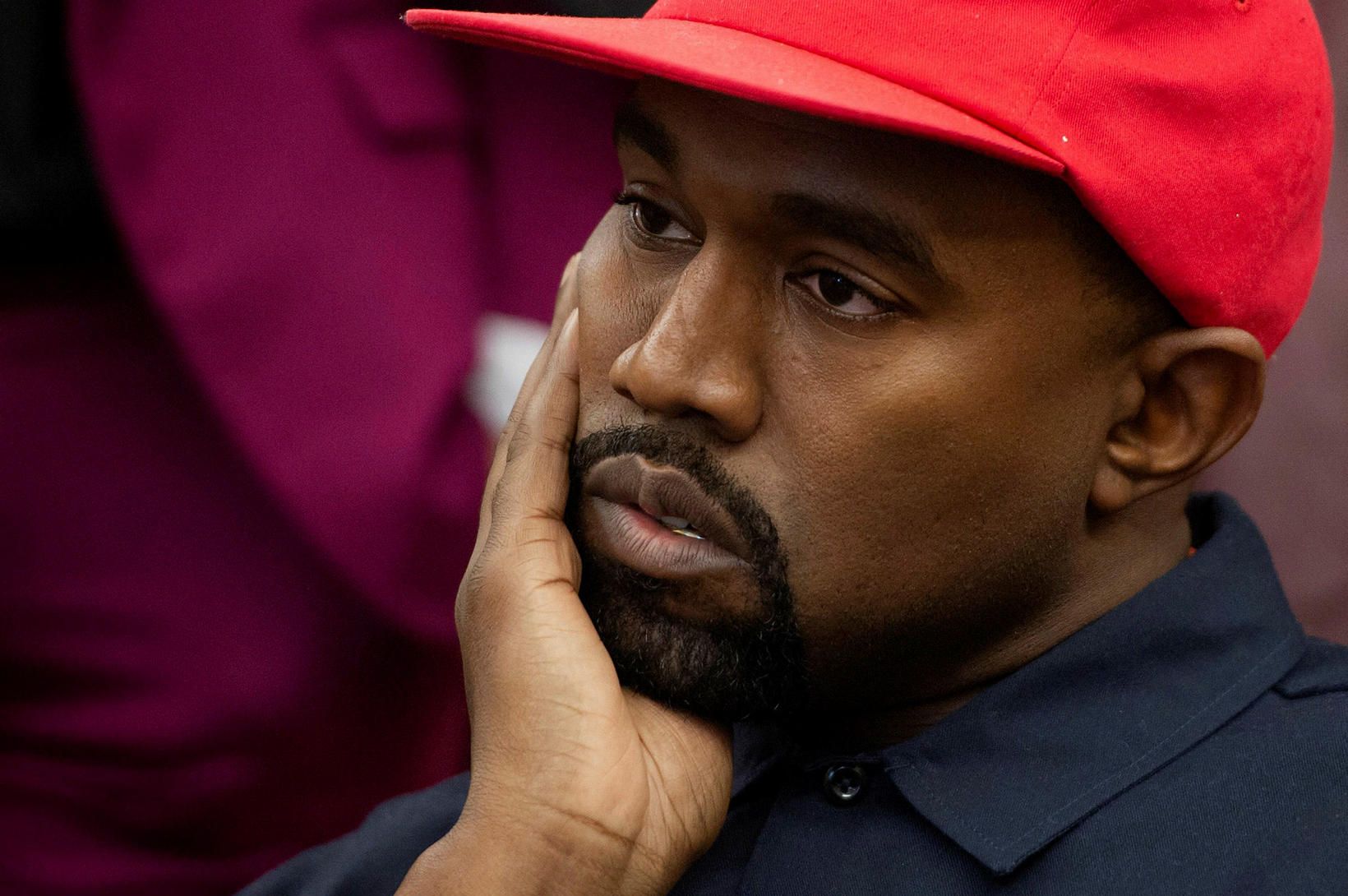 Kanye West sparkað af Twitter 