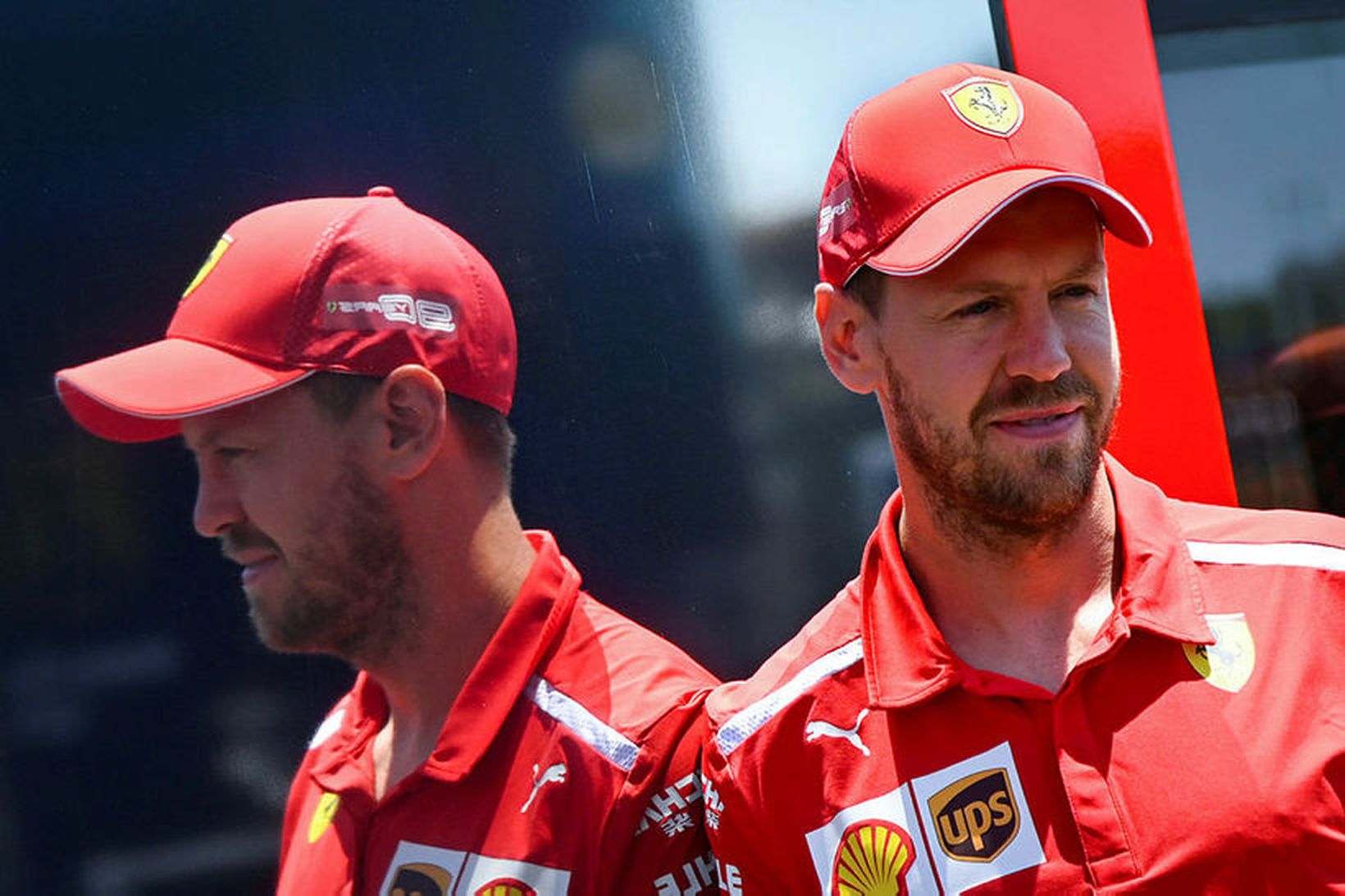 Sebastian Vettel stillir sér upp í dag fyrir ljósmyndara sem …