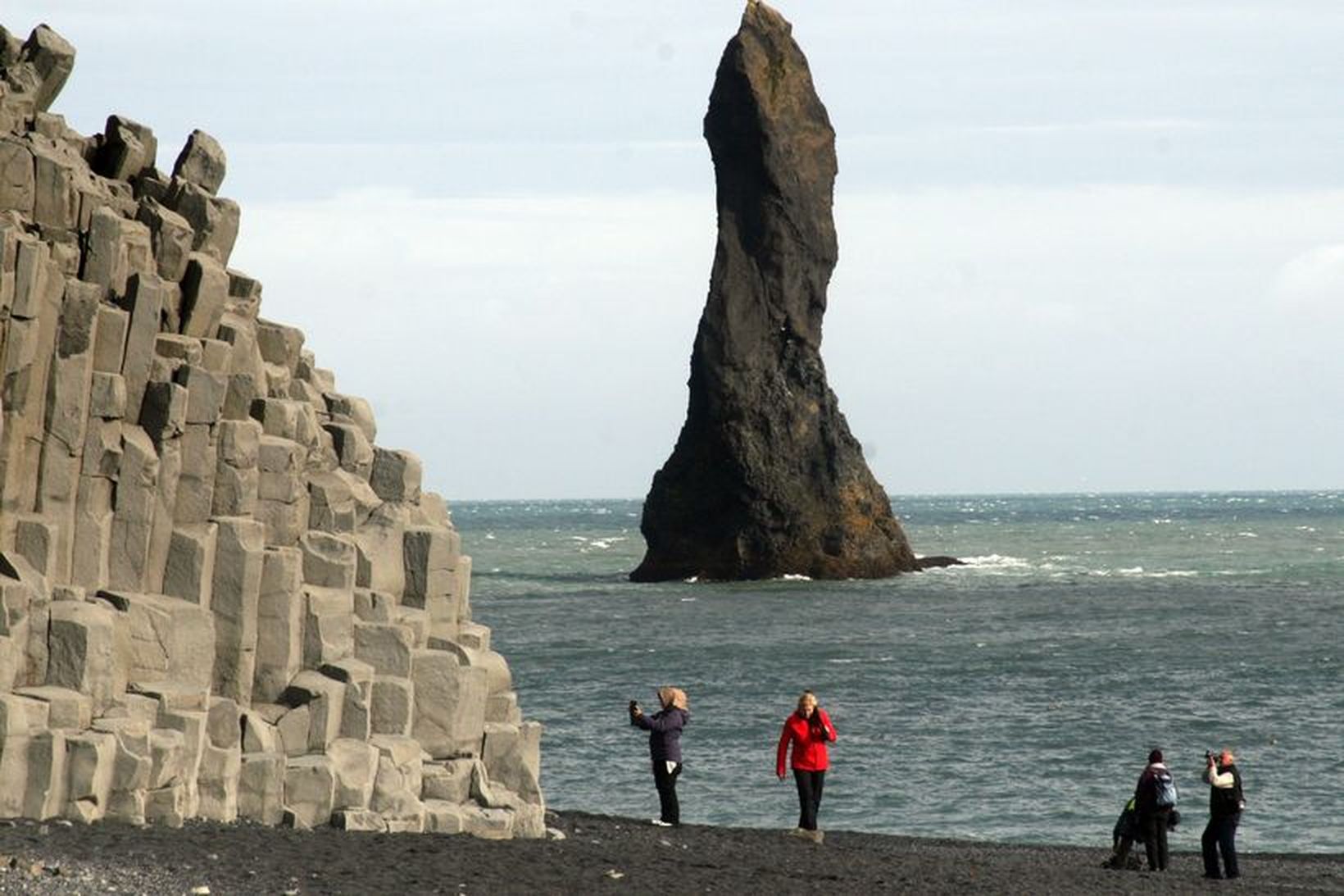 Ferðamennirnir fóru í Reynisfjöru, en áttu að vera í sóttkví.