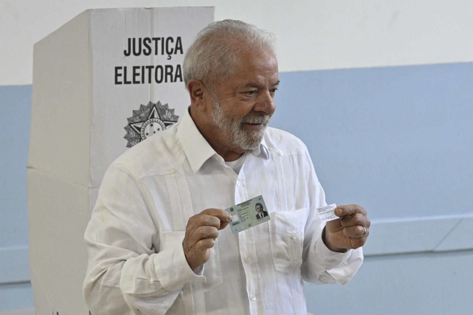 Luiz Inácio Lula da Silva mætir á kjörstað í Sao …