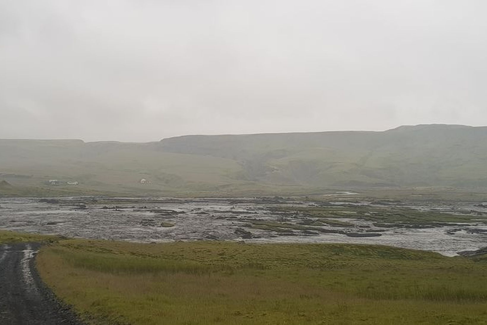 Rennslið í Skaftá hefur náð hámarki við Sveinstind.