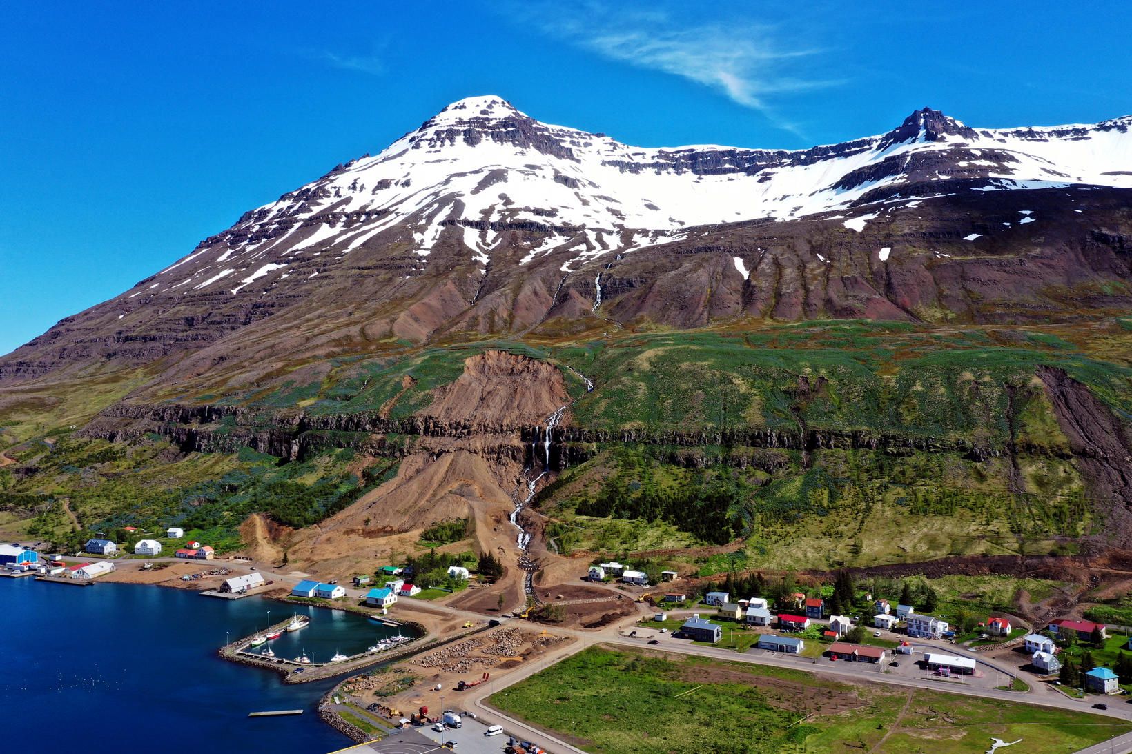 Sárin eru tekin að gróa á Seyðisfirði.