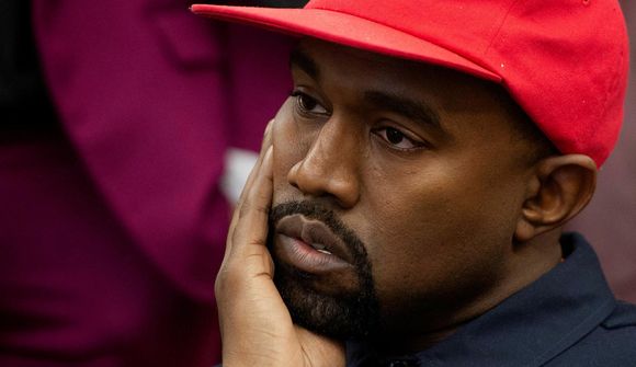 Kanye West sparkað af Twitter 