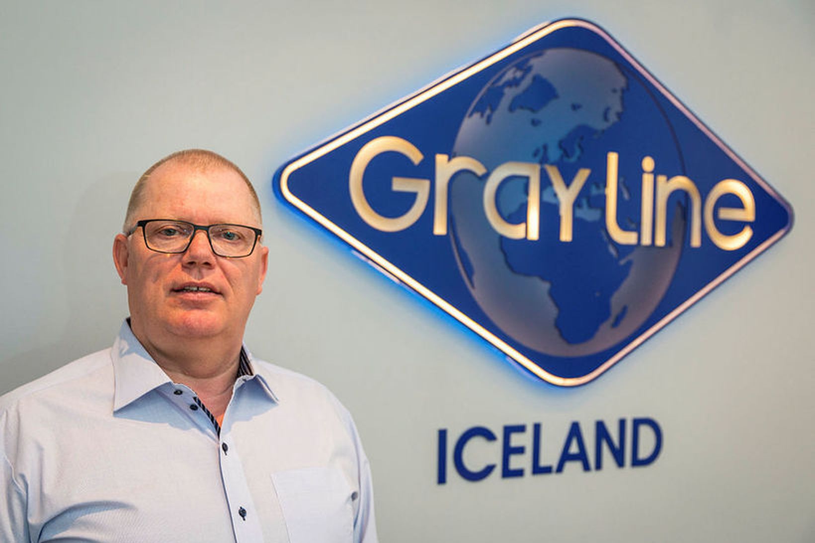 Þórir Garðarsson, stjórnarformaður Gray Line, skrifar undir bréfið.