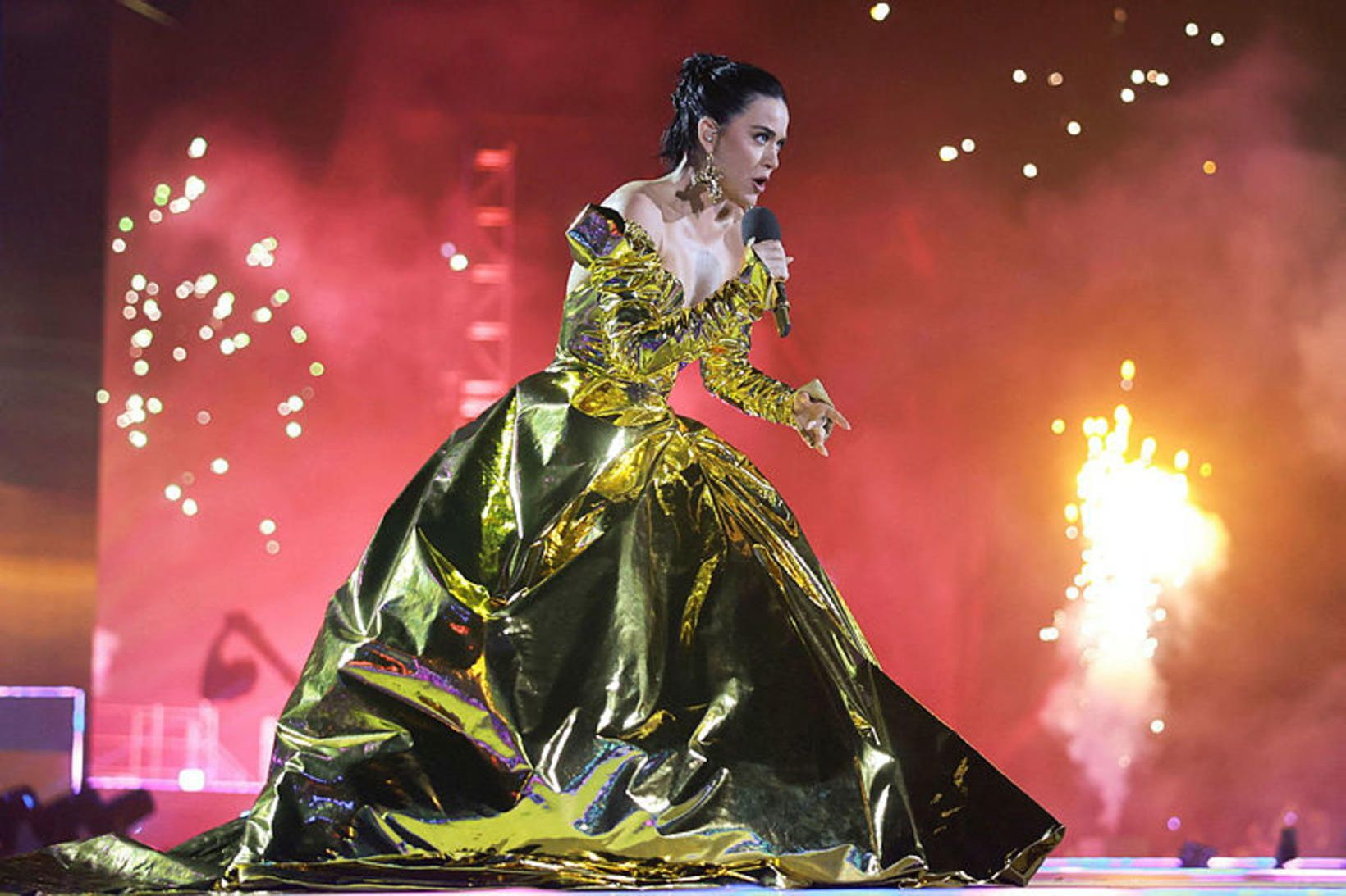 Katy Perry var stórglæsileg á sviðinu við Windsor-kastala í gylltum …