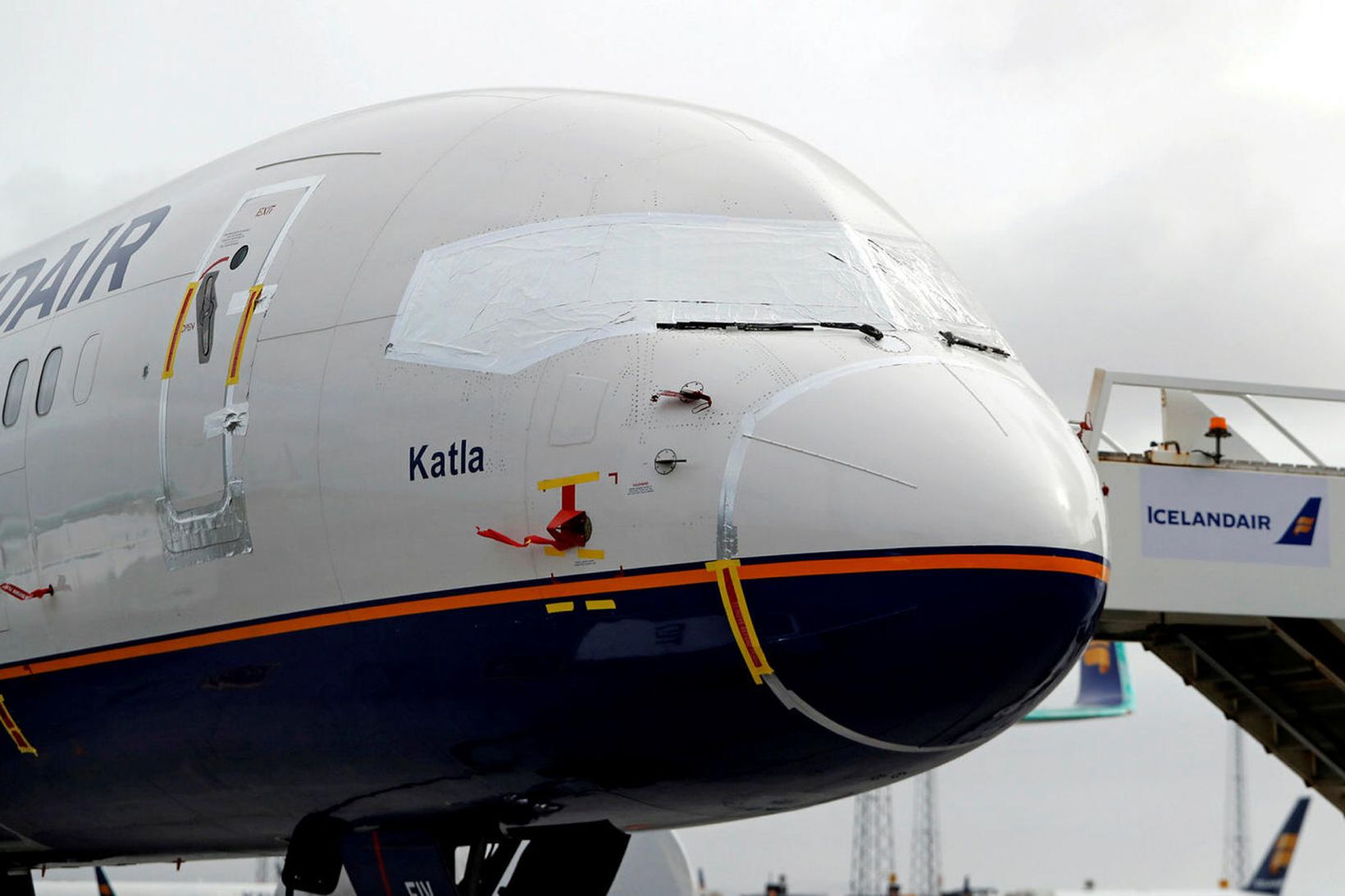 Keflavíkurflugvöllur Boeing 757-200-þota Icelandair, Katla, er ein margra sem nú …
