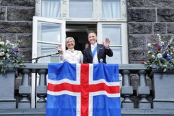 Halla Tómasdóttir og Björn Skúlason á svölum Alþingishússins.