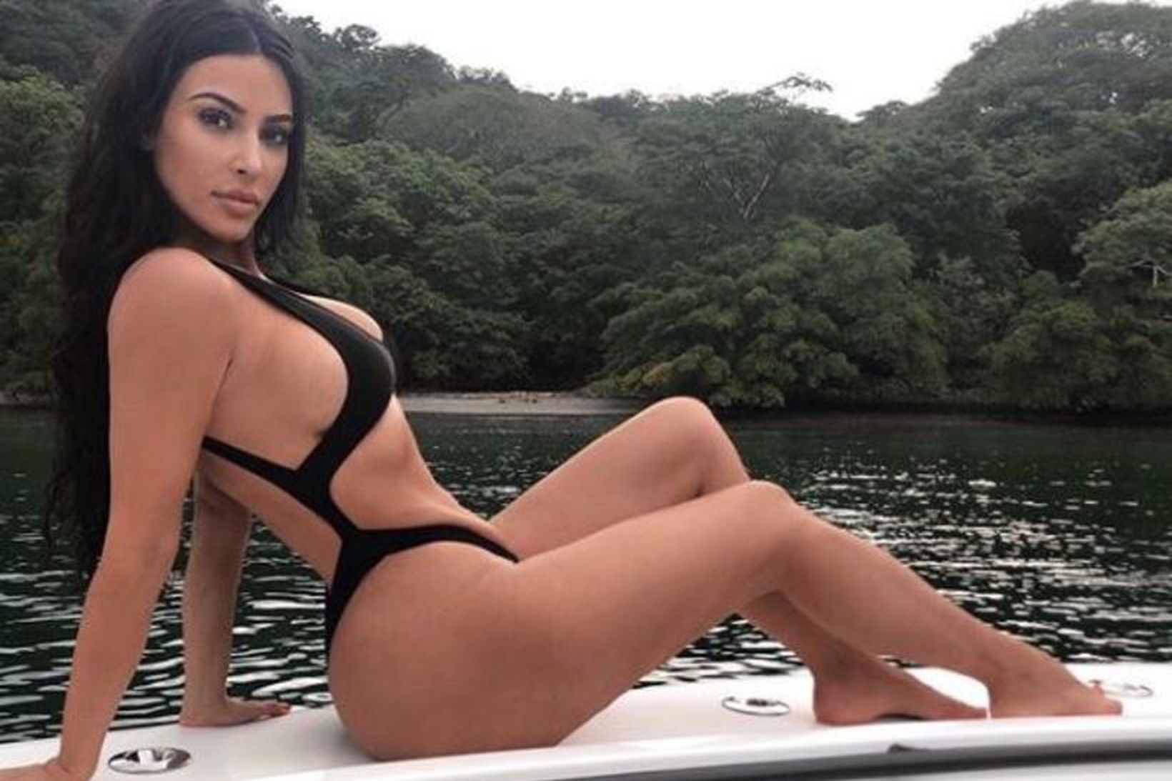 Kim Kardashian birti þessa mynd af sér á Instagram. Afturendi …
