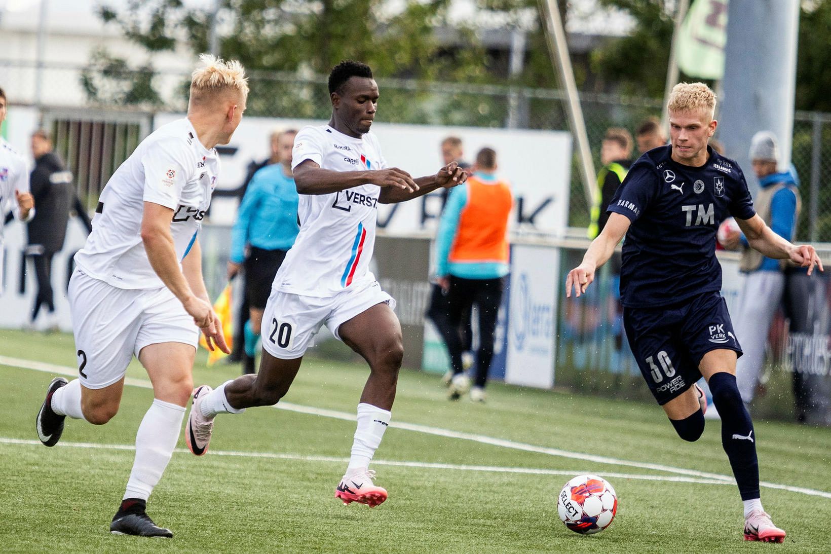 Kjartan Már Kjartansson og Abdoulie Ceesay eigast við í fyrri …