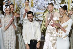 Franski tískuhönnuðurinn Alexis Mabille sýndi Haute Couture-línu sína á tískuvikunni í París. Hér er hann …