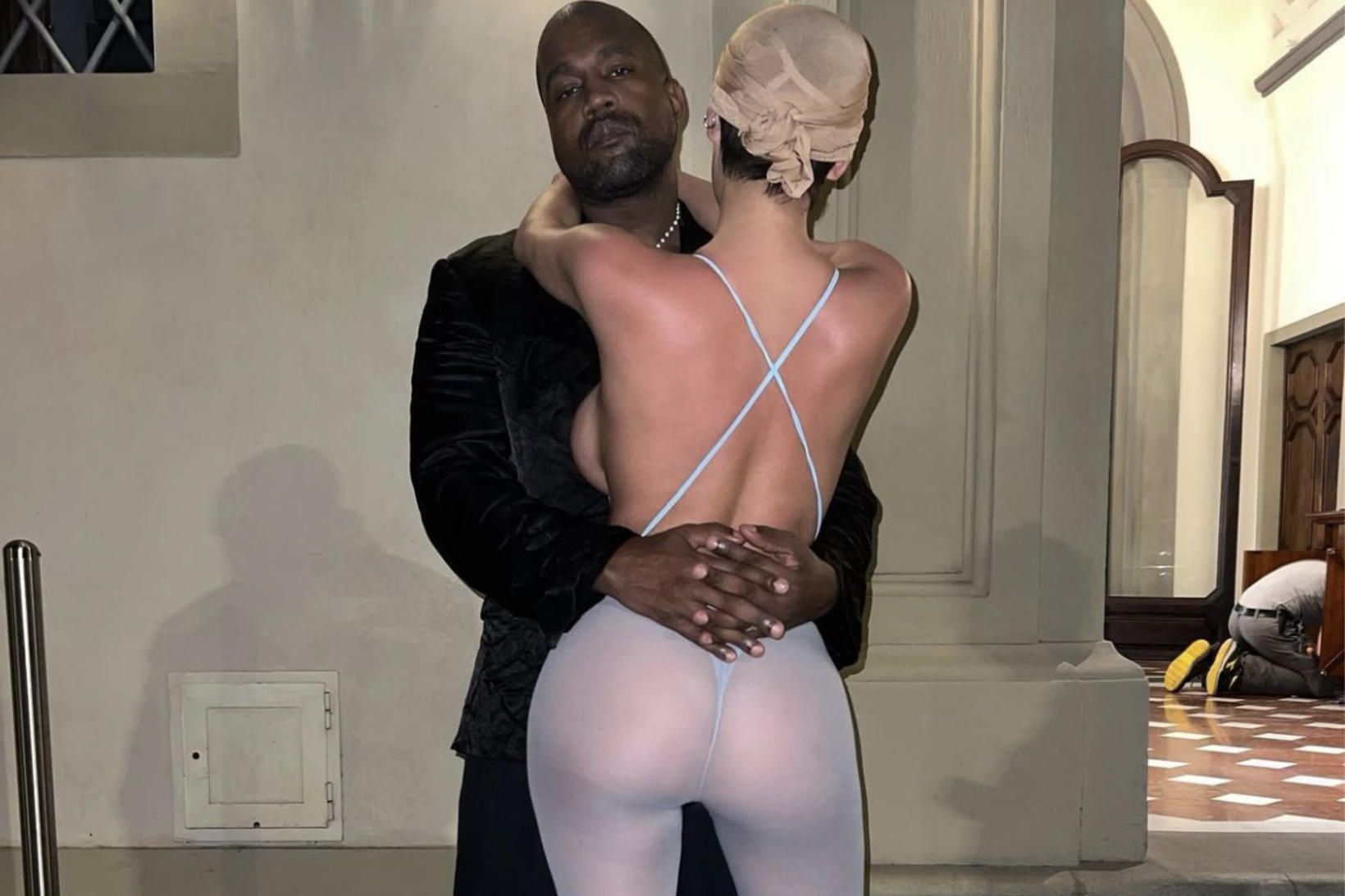 Kanye West og Bianca Censori vekja eftirtekt hvar sem þau …