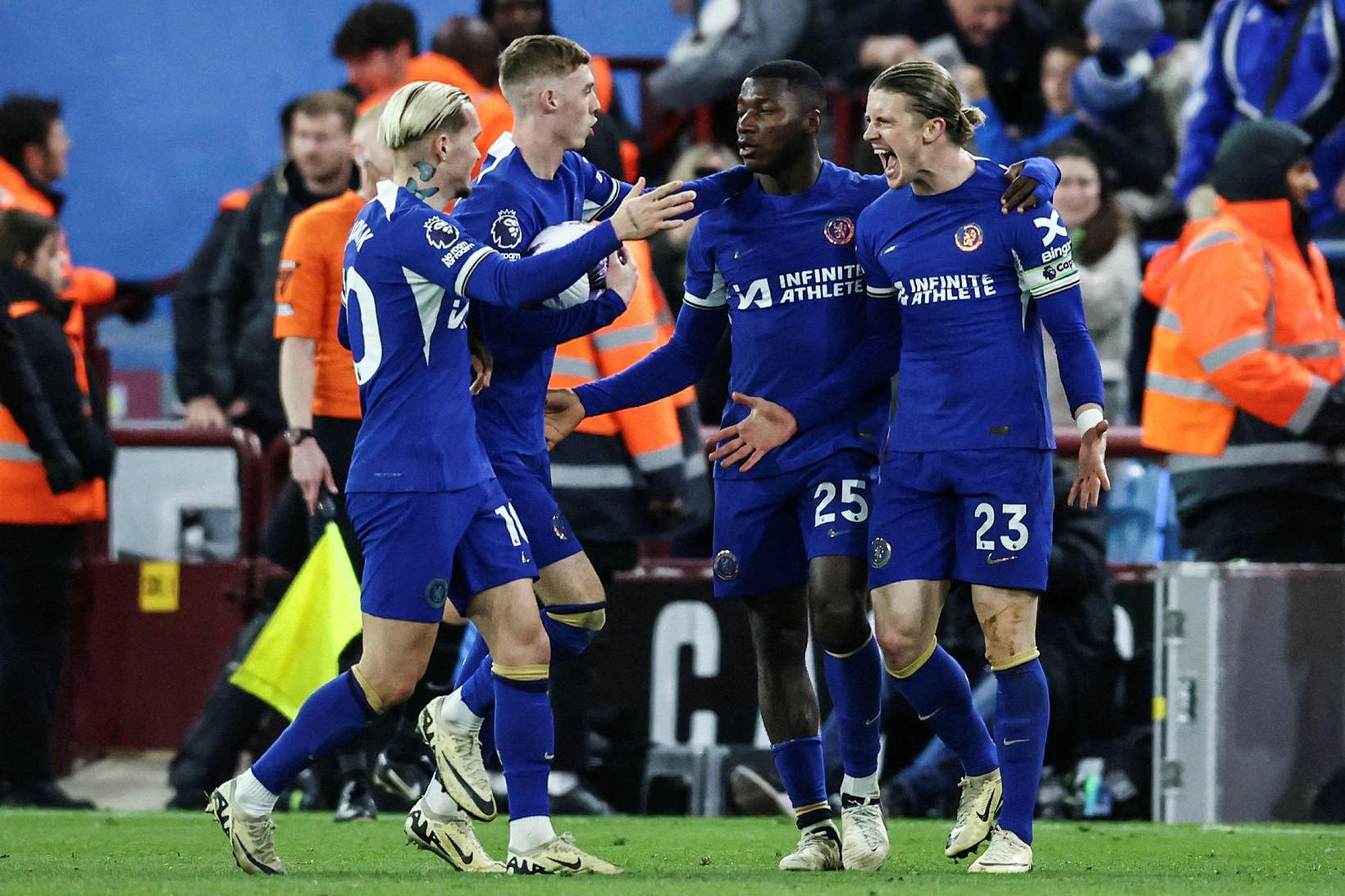 Conor Gallagher fagnar marki ásamt liðsfélögum sínum í Chelsea.