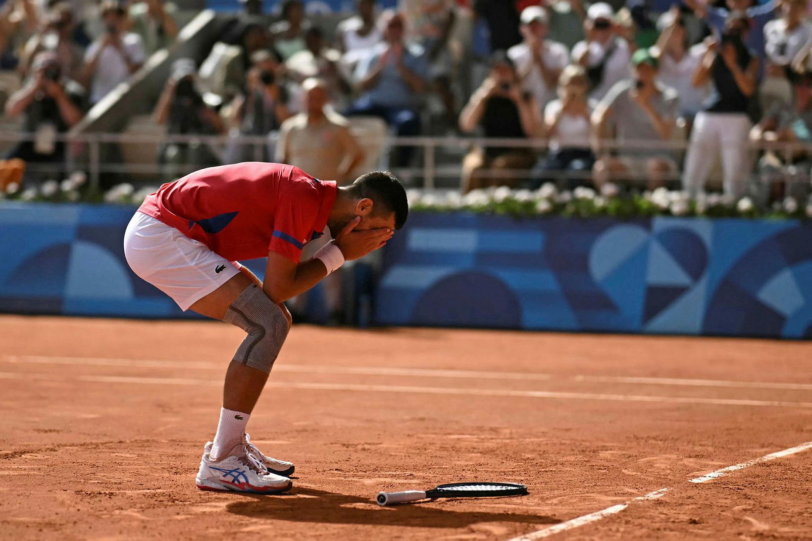 Novak Djokovic eftir úrslitaleikinn á Ólympíuleikunum í París.