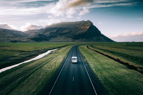 Mikil fegurð blasir við undir Eyjafjöllunum þegar keyrt er um hringveginn.