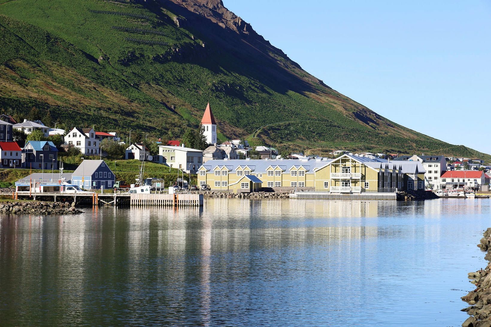 Samkaup vilja byggja nýja verslun í miðbæ Siglufjarðar.