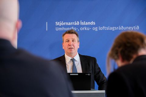 Uppfærð aðgerðaáætlun í loftlagsmálum var kynnt af Guðlaugi Þór Þórðarsyni, umhverfis-, orku- og loftlagsráðherra og …