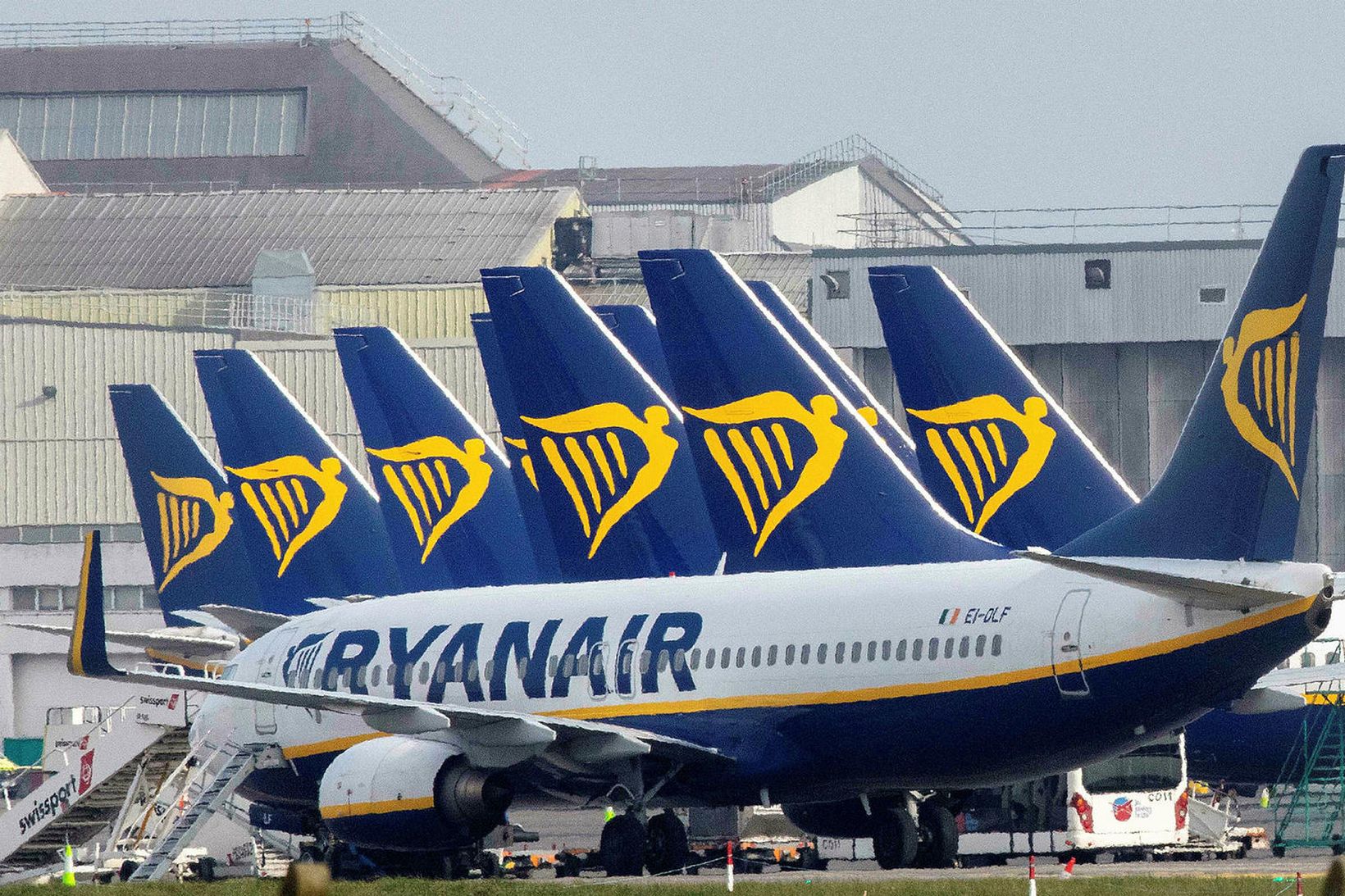 Forstjóri Ryanair hefur tekið á sig 50% launalækkun.