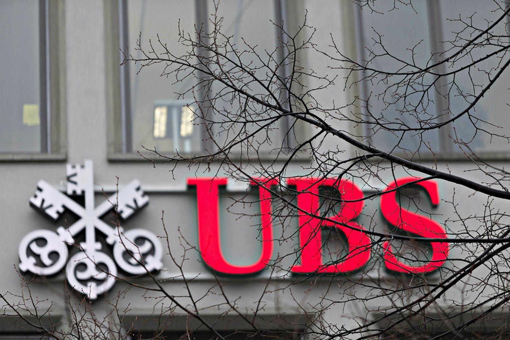 UBS bankinn leyfir ekki þeim sem hafa heimilisfesti hér á …