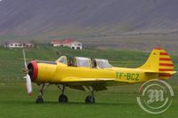 Yak -52 á flugvellinum í Mosfellsbæ