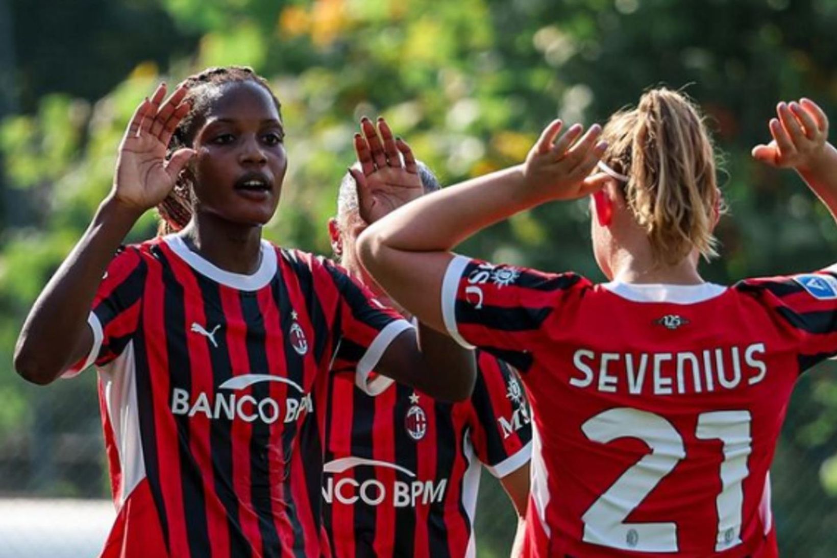 Evelyn Ijeh og Oona Sevenius, leikmenn AC Milan.