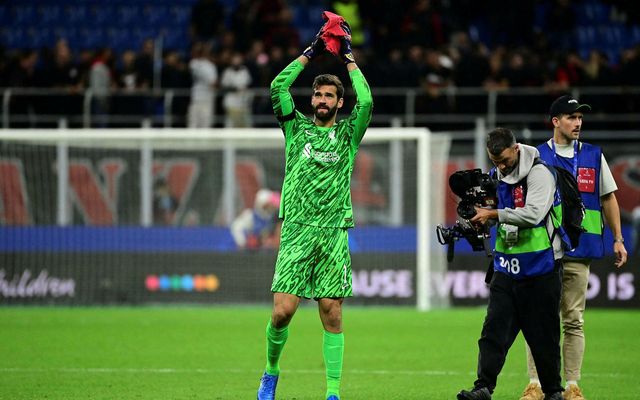 Alisson fagnar eftir sigur Liverpool á AC Milan í Meistaradeild Evrópu á þriðjudagskvöld.