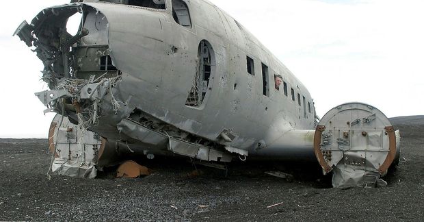 Syðst á Sólheimasandi liggur skrokkur af flugvél sem var í eigu Bandaríkjahers og þykir mörgum …