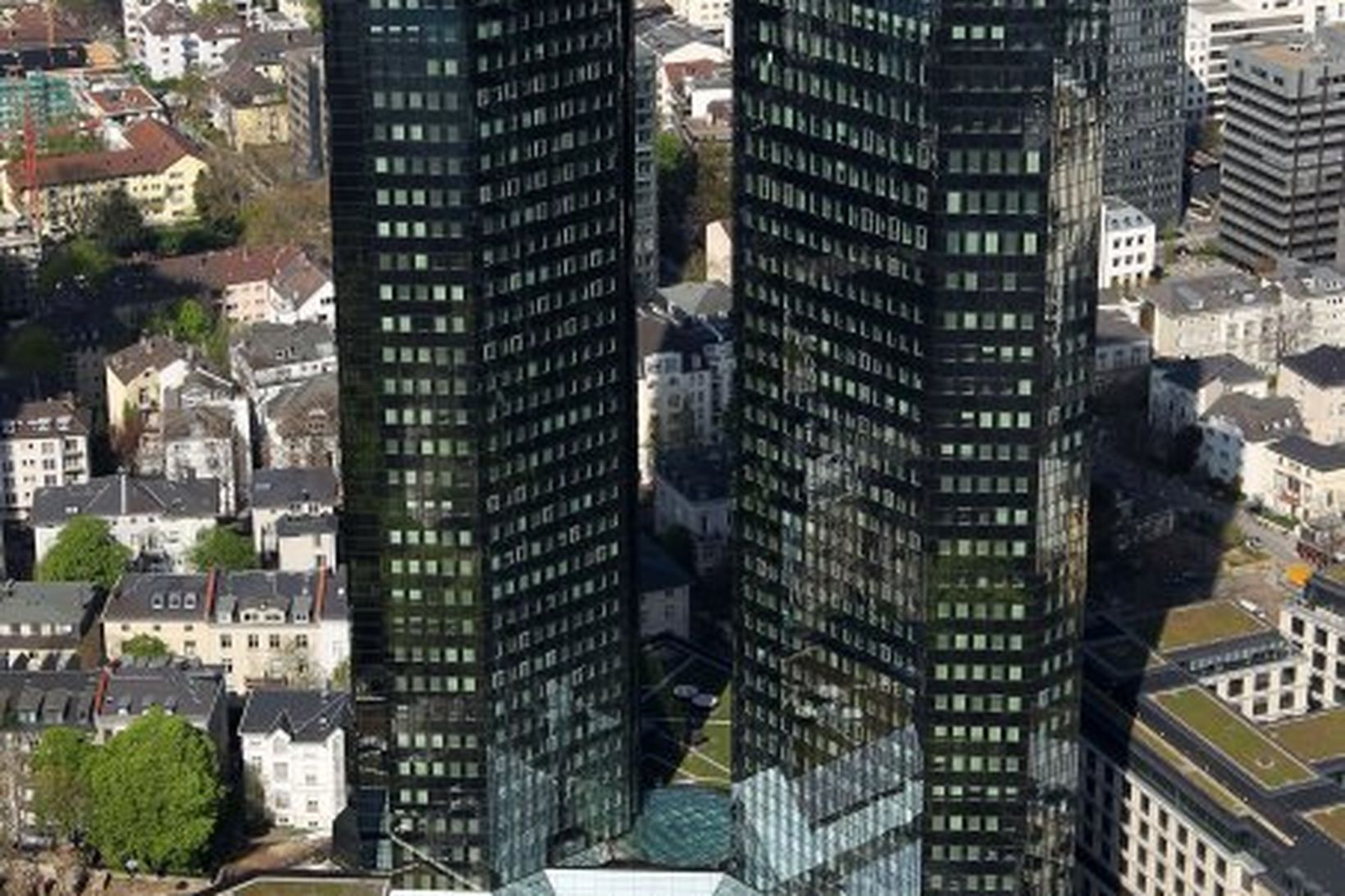 ALMC hf. gerði lánasamning við Deutsche Bank þann 16. mars. …