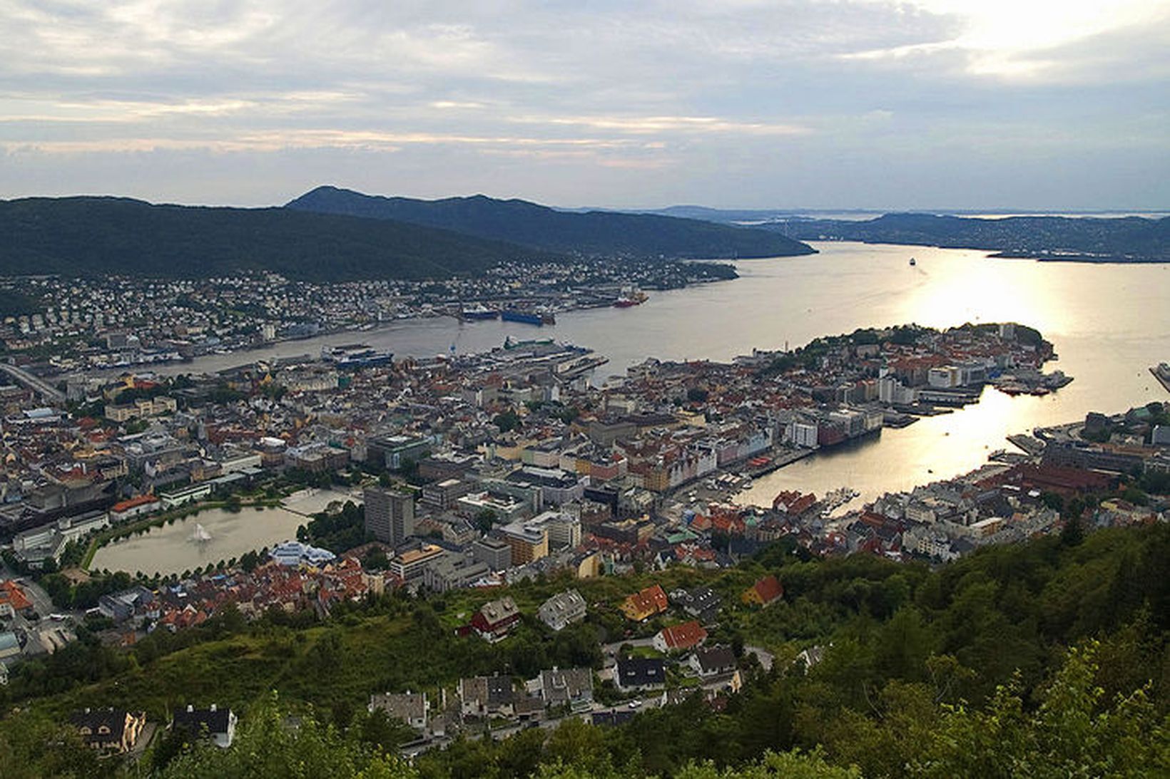Horft yfir Bergen, sigurvegarann í maíhitaeinvíginu gegn höfuðstaðnum Ósló.