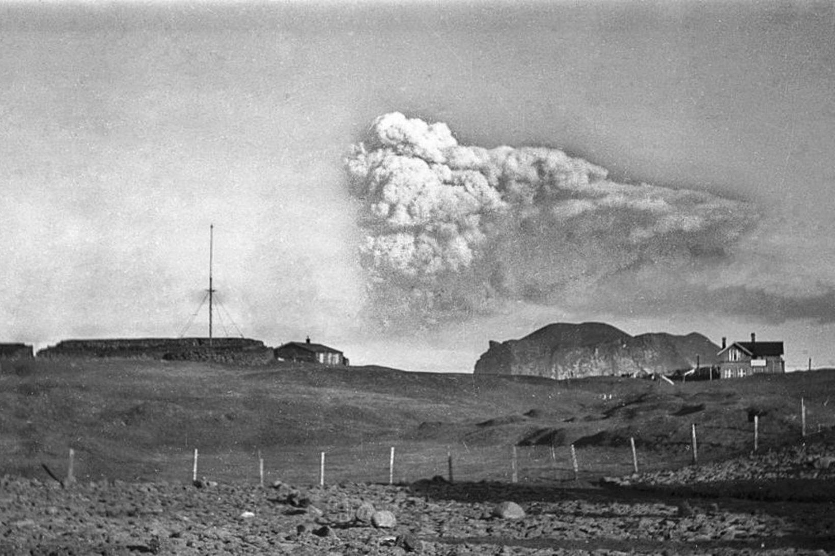 Eldgos hófst í miðri spænsku veikinni 12. október 1918 og …