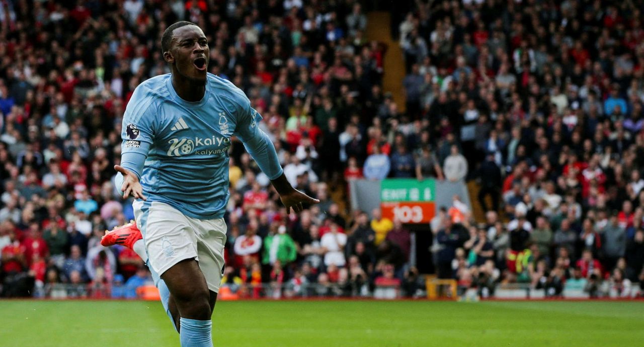 Callum Hudson-Odoi fagnar sigurmarkinu á Anfield í dag.