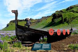 Víkingaskipið Örninn er komið upp á Mýrdalssandi á vegum Viking Park Iceland.
