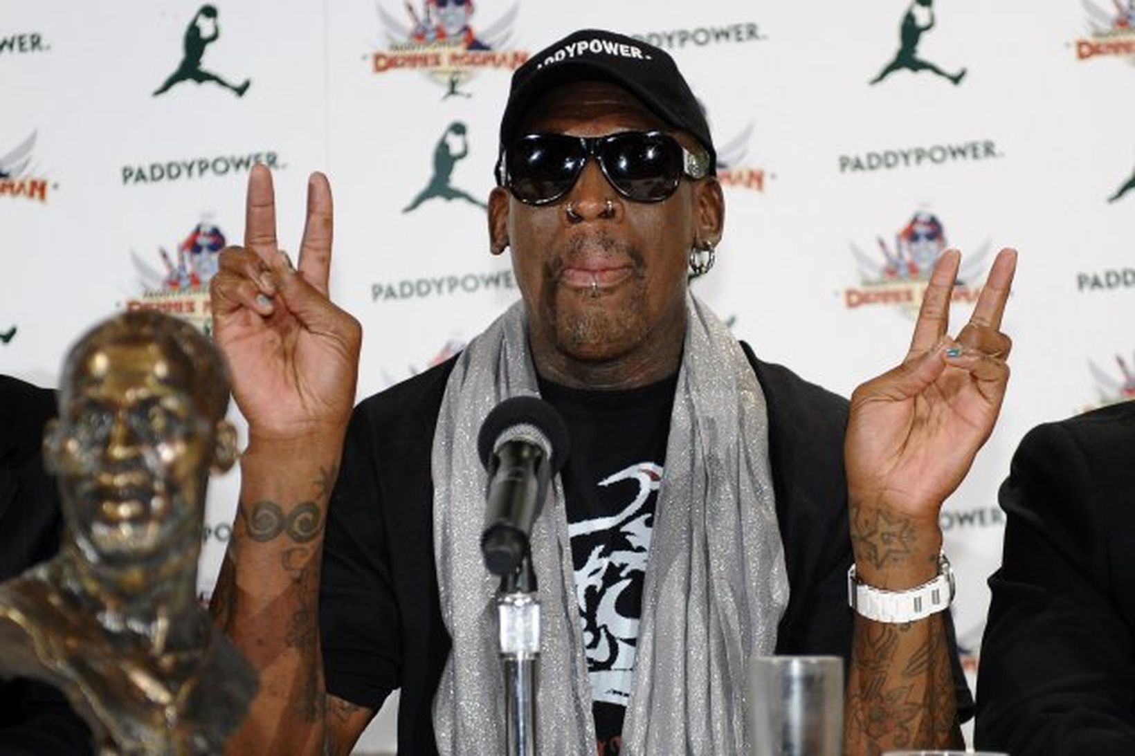 Það má kannski segja að Dennis Rodman eigi vafasama vini.