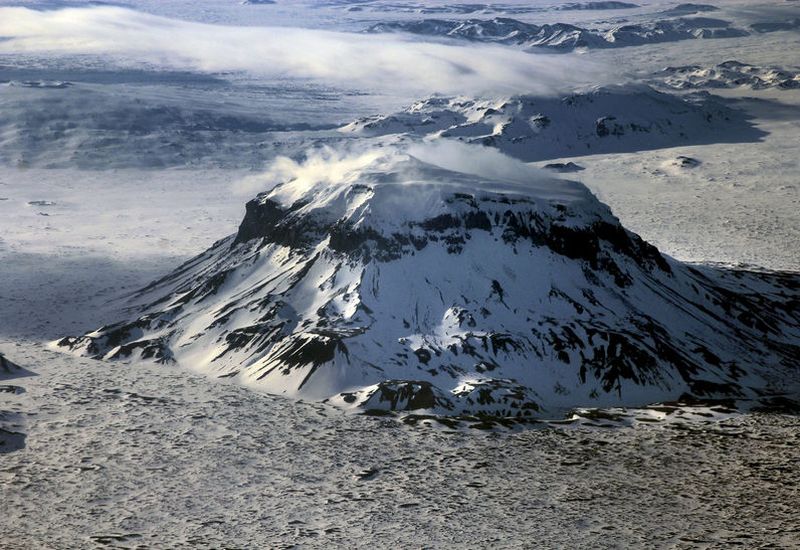 Earthquakes at Mt.Herðubreið are not unusual.
