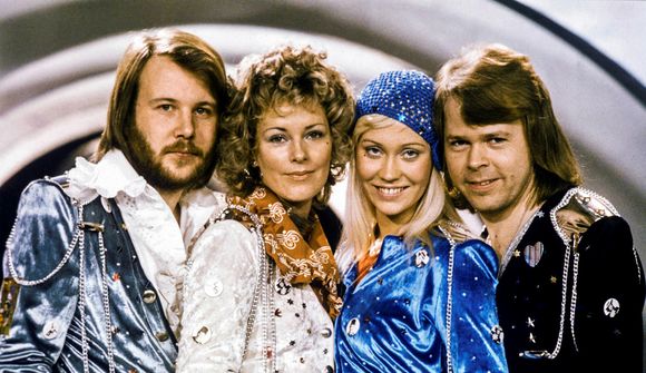 ABBA sameinuð í afhendingu riddaramerkis 
