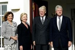Bill og Hillary Clinton ásamt Ólafi Ragnari Grímssyni og Dorrit Moussiaeff á Bessastöðum nú síðdegis.