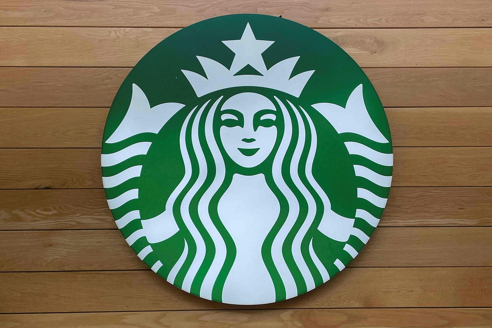 Starbucks kaffihúsin voru 38.038 talsins á heimsvísu árið 2023.