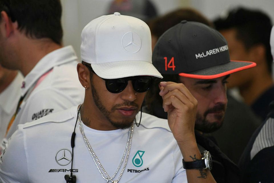 Lewis Hamilton (t.v.) og Fernando Alonso.
